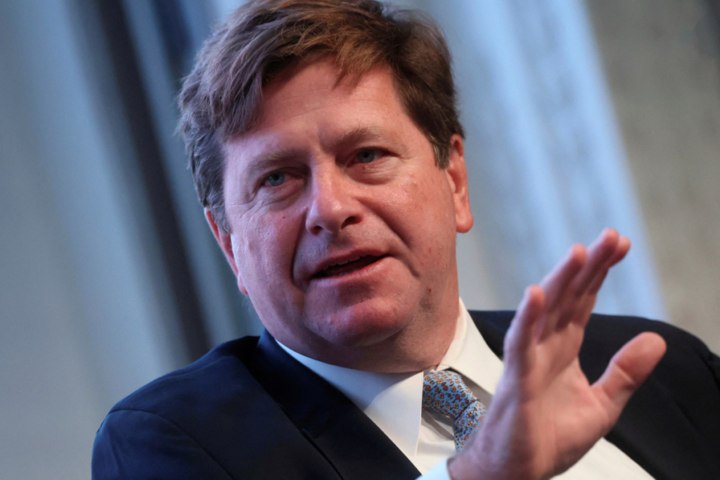 Ông Jay Clayton, cựu chủ tịch SEC, nói trong Hội nghị thượng đỉnh nhà đầu tư chủ động-thụ động của 13D Monitor tại thành phố New York, vào ngày 18/10/2022. (Ảnh: Brendan McDermid/Reuters)