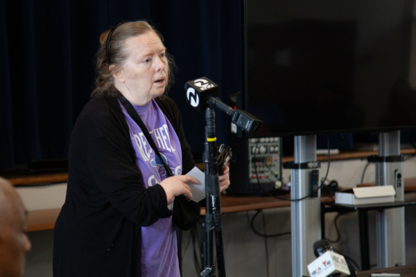 Bà Cynthia Cravens nói tại cuộc họp khu vực San Francisco của CIF. (Ảnh: Lear Chu/The Epoch Times)