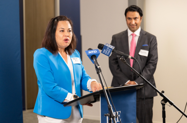 Phó Thị trưởng Irvine Tammy Kim diễn thuyết tại lễ khai trương địa điểm văn phòng mới của Epoch Times ở Irvine, California, hôm 19/09/2023. (Ảnh: John Fredricks/The Epoch Times)