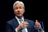 Giám đốc điều hành JPMorgan Chase & Co. Jamie Dimon nói trong Hội nghị thượng đỉnh đổi mới CEO tại Hội nghị bàn tròn Kinh doanh ở Hoa Thịnh Đốn hôm 06/12/2018. (Ảnh: Jim Waton/AFP qua Getty Images)