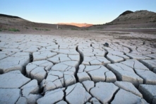 Lòng Hồ Mead khô nứt do hạn hán ở thành phố Boulder, Nevada, vào ngày 15/09/2022. (Ảnh: Frederic J. Brown/AFP qua Getty Images)