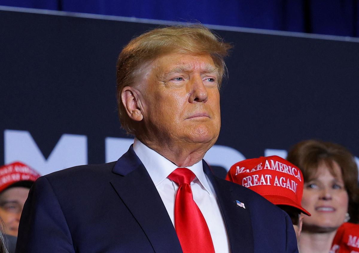 Cựu Tổng thống và là ứng cử viên tổng thống thuộc Đảng Cộng Hòa Donald Trump tham dự một sự kiện tranh cử ở Manchester, New Hampshire, hôm 27/04/2023. (Ảnh: Brian Snyder/Reuters)