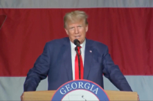 Cựu Tổng thống Donald Trump diễn thuyết tại Đại hội Đảng Cộng Hòa Georgia hôm 10/06/2023. (Ảnh: AP/Ảnh chụp màn hình qua NTD)