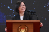 Tổng thống Đài Loan Thái Anh Văn trình bày trong một cuộc họp báo nhân lễ kỷ niệm năm thứ bảy trong nhiệm kỳ của bà, tại Văn phòng Tổng thống ở Đài Bắc hôm 20/05/2023. (Ảnh: AFP qua Getty Images/Sam Yeh)