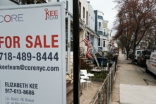 Một ngôi nhà được rao bán ở khu phố Brooklyn với số lượng nhà loại single family có hạn ở New York vào ngày 31/03/2021. (Ảnh: Spencer Platt/Getty Images)