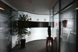 Văn phòng đã đóng cửa của Mintz Group trong một tòa nhà văn phòng ở Bắc Kinh hôm 24/03/2023. Chính quyền đã bắt giữ năm nhân viên Trung Quốc tại văn phòng Bắc Kinh của công ty thẩm định Mintz Group Hoa Kỳ, công ty cho biết hôm 24/03. (Ảnh: Greg Baker/AFP qua Getty Images)