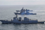 Trong bức ảnh tư liệu do Bộ Quốc phòng Nam Hàn công bố này, khu trục hạm Yulgok Yi I của Hải quân Nam Hàn (phía trước), USS Benfold của Hải quân Hoa Kỳ (giữa) và JS Atago của Lực lượng Phòng vệ Biển Nhật Bản (trên cùng) đi theo đội hình trong một cuộc tập trận hải quân chung ở vùng biển quốc tế tại một địa điểm không được tiết lộ, hôm 17/04/2023. (Ảnh: Bộ Quốc phòng Nam Hàn qua Getty Images)