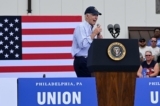 Tổng thống Joe Biden nói chuyện trước các nhân viên nghiệp đoàn tại Sheet Metal Workers Local 19, ở Philadelphia, Pennsylvania, hôm 04/09/2023. (Ảnh: Mark Makela/Getty Images)