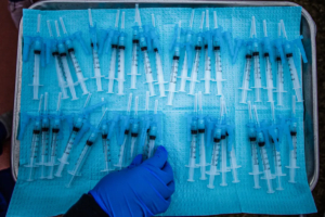 Nghiên cứu: Chích vaccine không mang lại “sự bảo vệ có ý nghĩa” khỏi COVID kéo dài