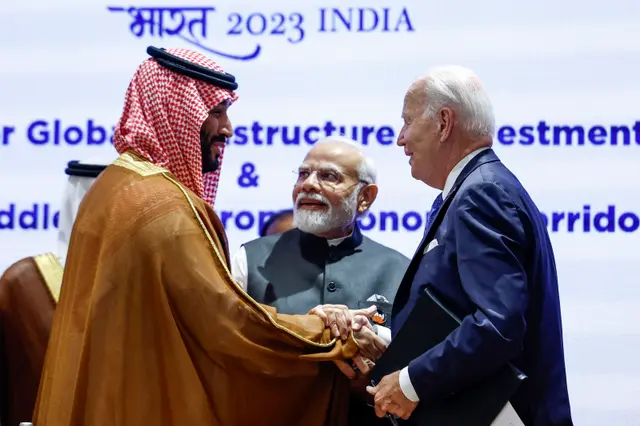 Thái tử và Thủ tướng Saudi Arabia Mohammed bin Salman (trái), Thủ tướng Ấn Độ Narendra Modi (ở giữa) và Tổng thống Hoa Kỳ Joe Biden tham dự một phiên họp trong khuôn khổ Hội nghị thượng đỉnh các Nhà lãnh đạo G20 tại Bharat Mandapam ở New Delhi hôm 09/09/2023. (Ảnh: Evelyn Hockstein /Pool/AFP qua Getty Images)