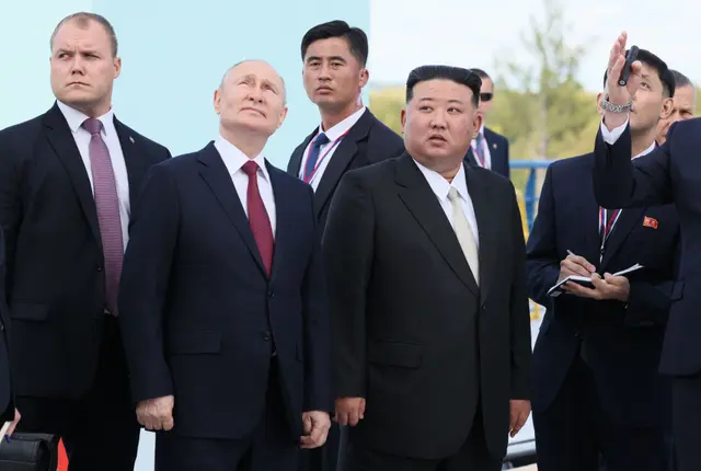 Tổng thống Nga Vladimir Putin và nhà lãnh đạo Bắc Hàn Kim Jong Un thăm Cơ sở phóng phi thuyền không gian Vostochny ở vùng Amur, hôm 13/09/2023. (Ảnh: Mikhail Metzel/AFP qua Getty Images)