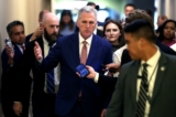 Chủ tịch Hạ viện Kevin McCarthy (Cộng Hòa-California) nói chuyện với các phóng viên khi ông rời cuộc họp kín của Đảng Cộng Hòa tại Hạ viện tại Tòa nhà Capitol Hoa Kỳ, hôm 14/09/2023. (Ảnh: Kevin Dietsch/Getty Images)