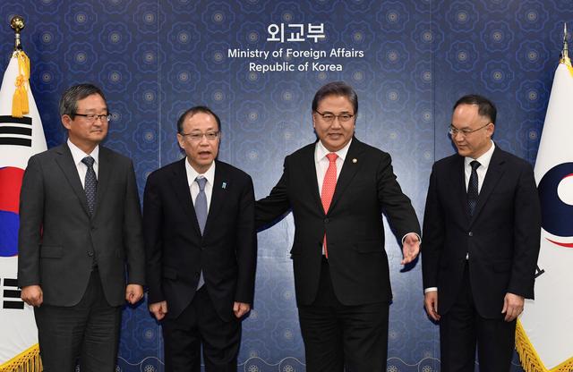 Nam Hàn, Nhật Bản, Trung Quốc đồng ý tổ chức hội nghị thượng đỉnh ba bên vào ‘thời điểm thuận tiện sớm nhất’