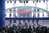 (Từ trái sang phải) Thống đốc tiểu bang North Dakota Doug Burgum, cựu Thống đốc tiểu bang New Jersey Chris Christie, cựu Thống đốc tiểu bang South Carolina và là cựu Đại sứ Liên Hiệp Quốc Nikki Haley, Thống đốc tiểu bang Florida Ron DeSantis, doanh nhân Vivek Ramaswamy, Thượng nghị sĩ tiểu bang South Carolina Tim Scott, và cựu Phó Tổng thống Mike Pence tại cuộc tranh biện tổng thống của Đảng Cộng Hòa ở Thung lũng Simi, California hôm 27/09/2023. (Ảnh: Robyn Beck/AFP thông qua Getty Images)