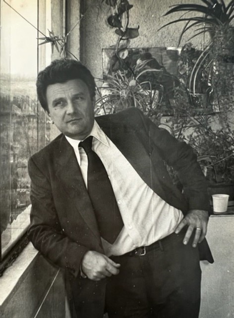 Ông Dan Novacovici trên sân thượng của mình ở thủ đô Bucharest, Romania, không lâu trước khi sang Pháp, năm 1980. (Ảnh: Đăng dưới sự cho phép của ông Dan Novacovici)