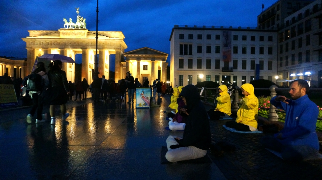 Đức: Pháp Luân Công nổi bật tại Lễ hội Ánh sáng Berlin