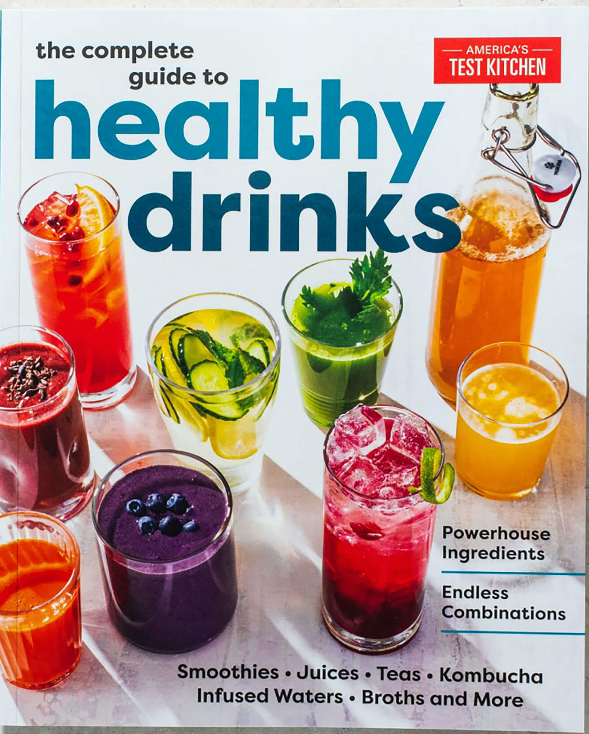 Cuốn sách “The Complete Guide to Healthy Drinks” (Trọn Bộ Hướng Dẫn Cho Các Loại Thức Uống Bổ Dưỡng). (Ảnh: America’s Test Kitchen/TNS)