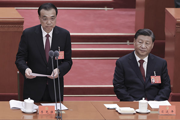 Ông Lý Khắc Cường (trái) và ông Tập Cận Bình tại lễ khai mạc Đại hội toàn quốc lần thứ 20 của Đảng Cộng sản Trung Quốc ngày 16/10/2022 . (Ảnh: Lintao Zhang/Getty Images)