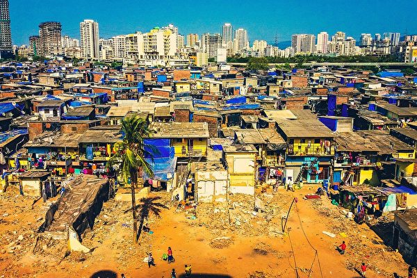 Khung cảnh khu ổ chuột nghèo khó ở Mumbai, Ấn Độ, nơi cô gái trẻ Maleesha Kharwa sinh sống. Trong một cơ duyên tình cờ, cô bé đã có một bước ngoặt và trở thành người nổi tiếng. (Ảnh: Pixabay)