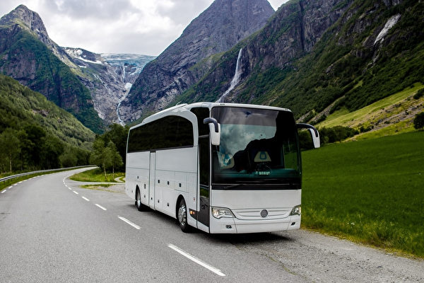 Hành trình xe bus dài nhất trên thế giới: 56 ngày du lịch qua 22 quốc gia châu  Âu