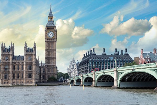 Đồng hồ Big Ben là một trong những địa danh nổi tiếng ở London, Anh quốc. (Ảnh: Shutterstock)