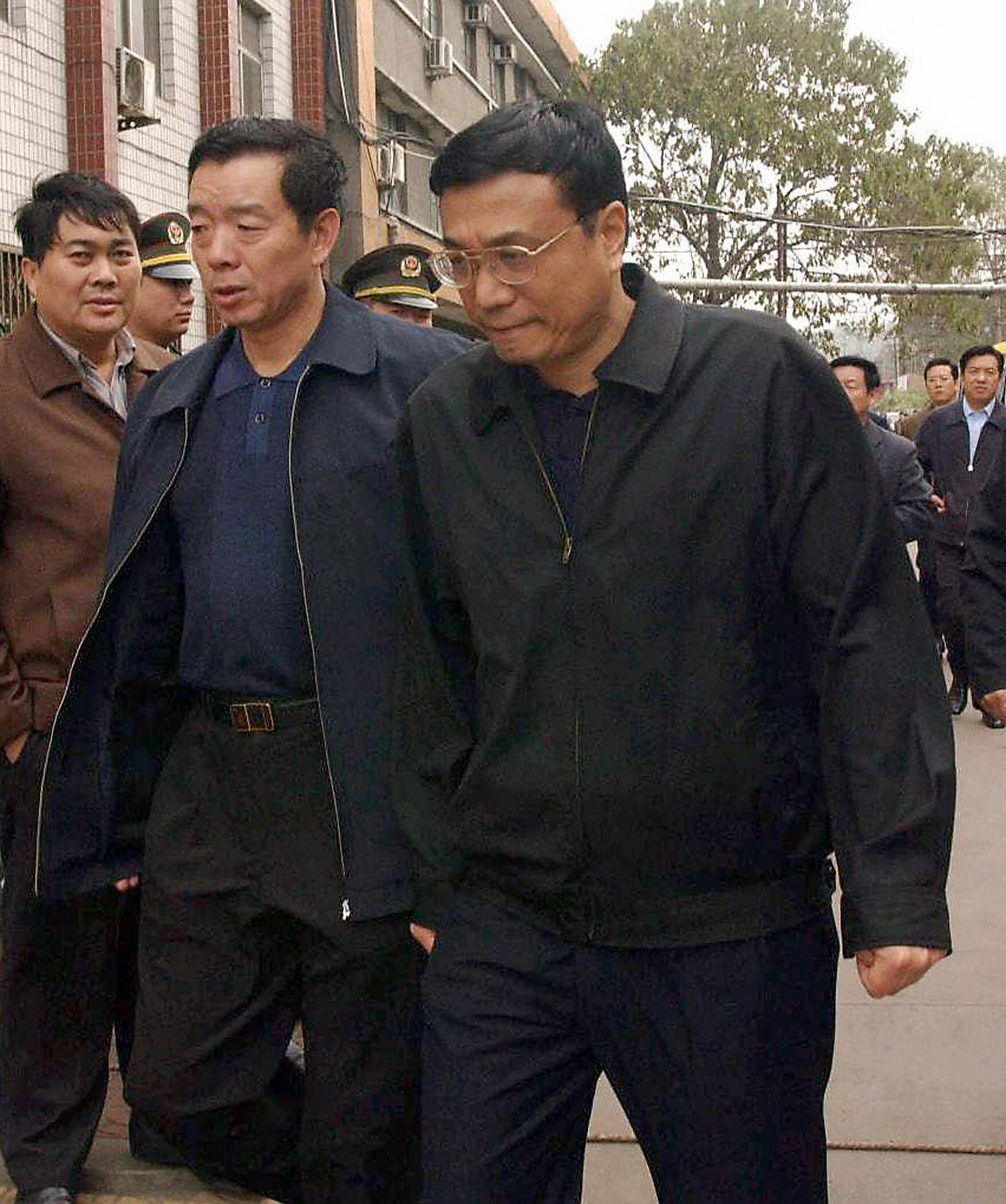 Ảnh chụp ông Lý Khắc Cường hồi còn là Bí thư Tỉnh ủy Hà Nam tại một mỏ than địa phương vào năm 2004. (Ảnh: STR/AFP/Getty Images)