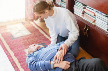 Cấp cứu cho người đau tim, đột quỵ: Những huyệt vị quan trọng cần biết