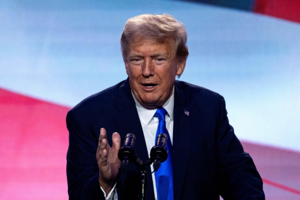 Cựu Tổng thống Donald Trump trình bày trong Hội nghị thượng đỉnh Pray Vote Stand tại khách sạn Omni Shoreham ở Washington, hôm 15/09/2023. (Ảnh: Andrew Caballero-Reeynold/AFP qua Getty Images)