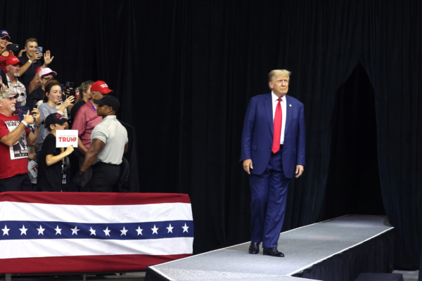Cựu Tổng thống Donald Trump đến dự sự kiện Monument Leaders Rally của Đảng Cộng Hòa South Dakota tại Rapid City, South Dakota, hôm 08/09/2023. (Ảnh: Andrew Caballero-Reynolds/AFP qua Getty Images)