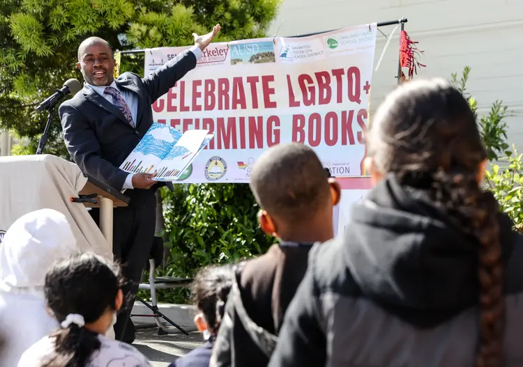 Cuộc khởi kiện chính sách che giấu việc trẻ em chuyển giới ở Hoa Kỳ: Cha mẹ và giáo viên bước đầu giành chiến thắng