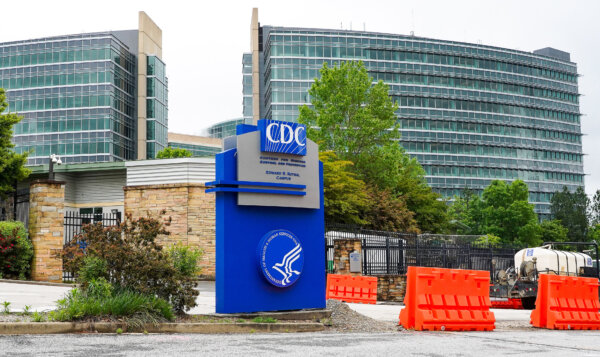 Trụ sở Trung tâm Kiểm soát và Phòng ngừa Dịch bệnh ở Atlanta vào ngày 23/04/2020. (Ảnh: Tami Chappell/AFP via Getty Images)