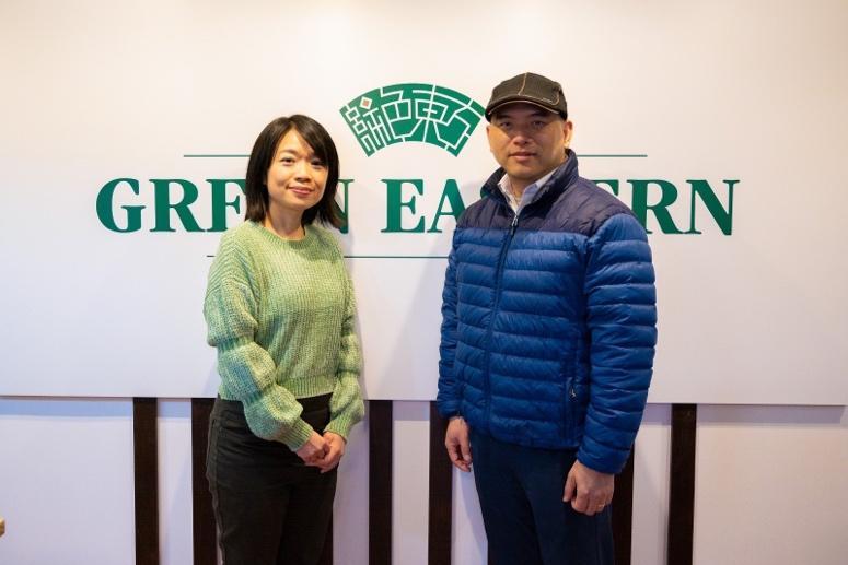 Hôm 16/12/2022, cửa hàng thực tế đầu tiên của Green Eastern ở Hoa Kỳ được khai trương tại New Jersey, với cô Vận Di (trái) là Phó Tổng Giám đốc. (Ảnh: Shao Lin/The Epoch Times)