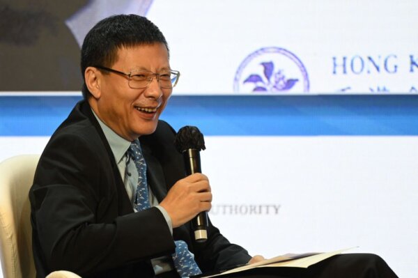 Ông Thẩm Nam Bằng (Neil Shen), đối tác sáng lập và quản lý của Sequoia Capital China, nói tại Hội nghị thượng đỉnh Đầu tư của Các nhà lãnh đạo Tài chính Toàn cầu ở Hồng Kông vào ngày 02/11/2022. (Ảnh: Peter Parks/AFP qua Getty Images)