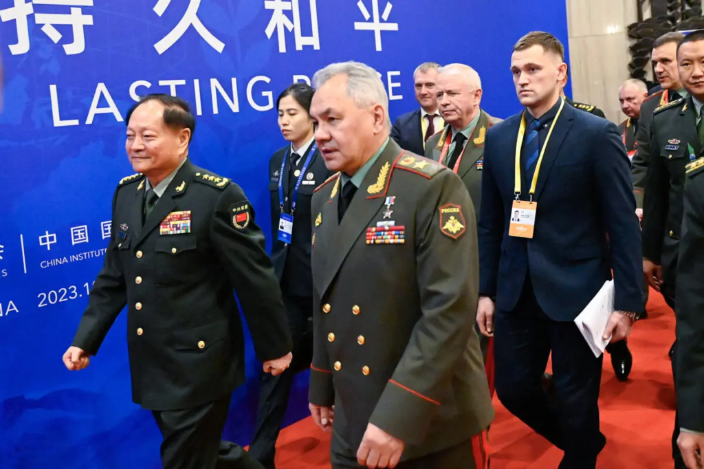 Sau khi chỉ trích Hoa Kỳ, Trung Quốc nói muốn cải thiện liên kết quân sự với Hoa Thịnh Đốn