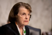 Thượng nghị sĩ Dianne Feinstein (Dân Chủ-California) tại Tòa nhà Văn phòng Thượng viện Hart ở Capitol Hill ở Hoa Thịnh Đốn vào ngày 14/03/2018. (Ảnh: Samira Bouaou/The Epoch Times)