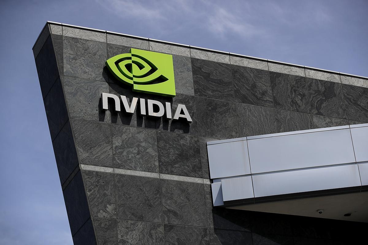 Một tấm biển được gắn phía trước trụ sở Nvidia ở Santa Clara, California, vào ngày 10/05/2018. (Ảnh: Justin Sullivan/Getty Images)