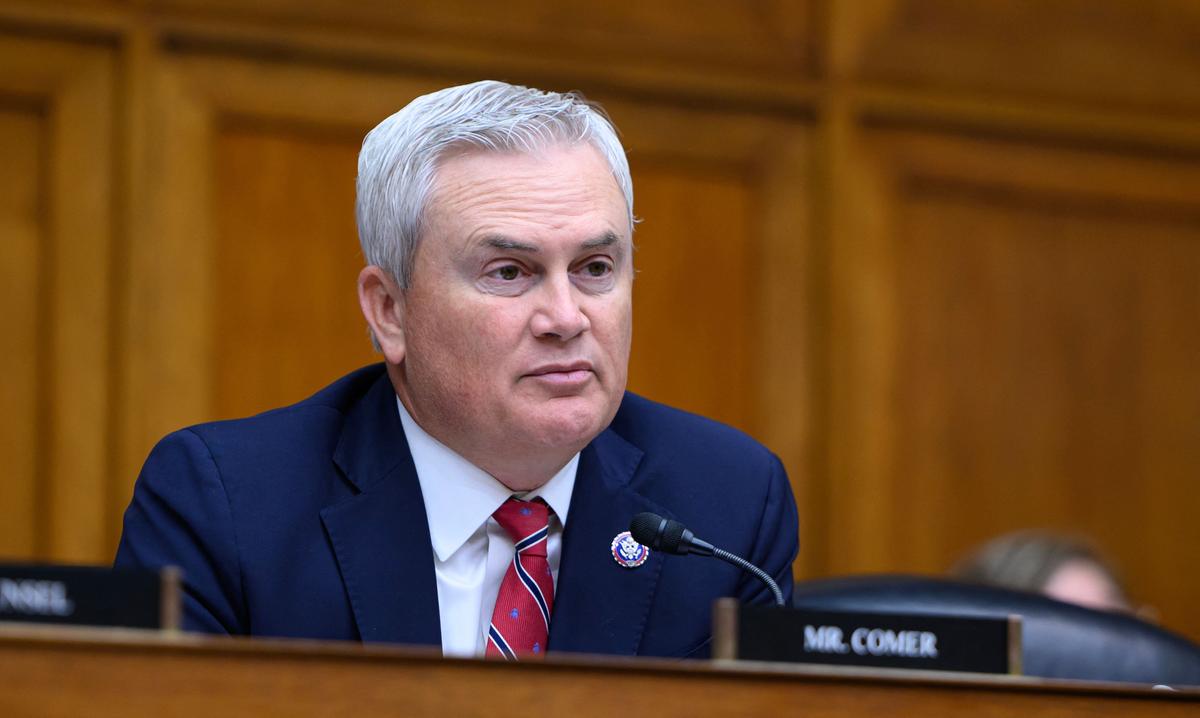 Chủ tịch Ủy ban Giám sát Hạ viện James Comer (Cộng Hòa-Kentucky) nói trong một phiên điều trần tại Capitol Hill ở Hoa Thịnh Đốn, hôm 13/06/2023. (Ảnh: Mandel Ngân/AFP qua Getty Images)