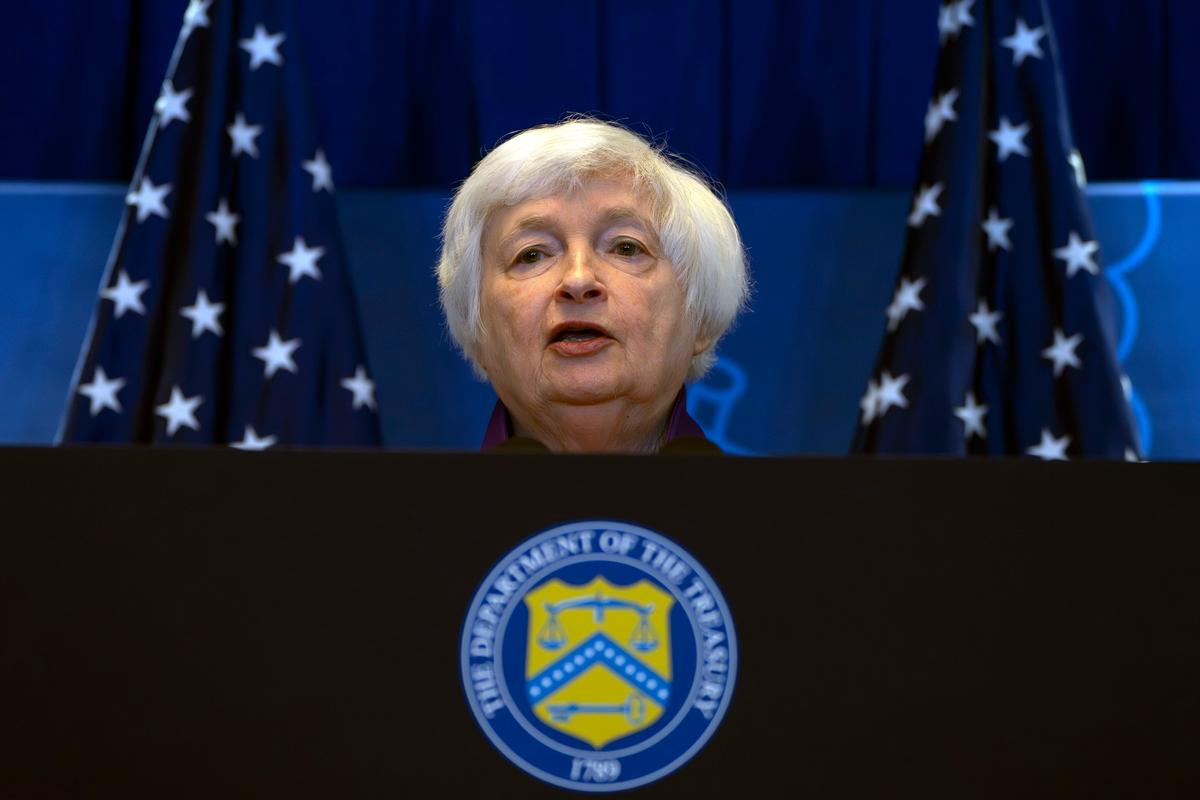 Bộ trưởng Ngân khố Janet Yellen nói trong cuộc họp báo tại Đại sứ quán Hoa Kỳ ở Bắc Kinh, hôm 09/07/2023. (Ảnh: Mark Schiefelbein/AP Photo)