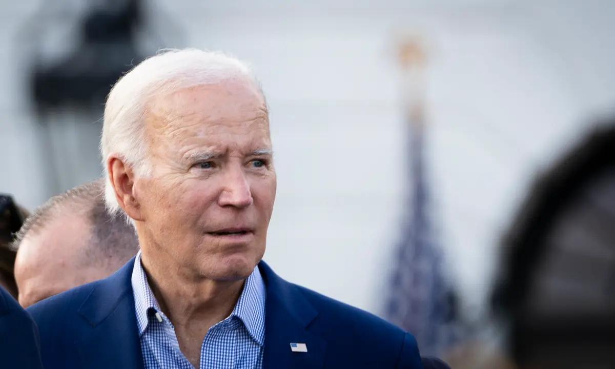 Tổng thống Joe Biden chào đón các nhà lập pháp và gia đình họ trong chuyến dã ngoại của Quốc hội tại Bãi cỏ phía Nam của Tòa Bạch Ốc ở Hoa Thịnh Đốn hôm 19/07/2023. (Ảnh: Madalina Vasiliu/The Epoch Times)