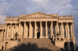 Phía Thượng viện của Tòa nhà Quốc hội Hoa Kỳ được nhìn thấy vào lúc bình minh ở Hoa Thịnh Đốn hôm 31/07/2023. (Ảnh: Madalina Vasiliu/The Epoch Times)