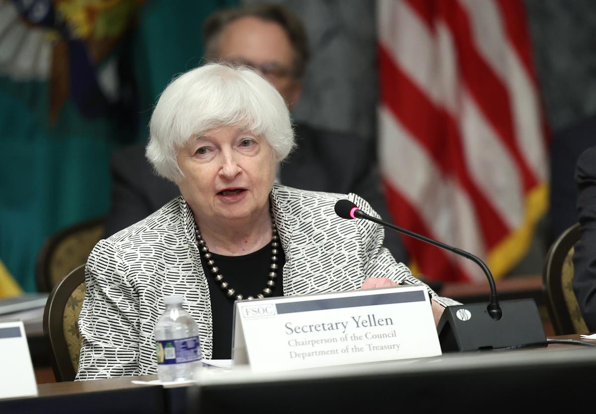 Bộ trưởng Ngân khố Janet Yellen nói trong cuộc họp của Hội đồng Giám sát Ổn định Tài chính (FSOC) tại Bộ Ngân khố Hoa Kỳ ở Hoa Thịnh Đốn, hôm 28 /07/2023. (Ảnh: Kevin Dietsch/Getty Images)