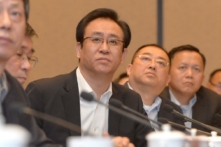 Chủ tịch Evergrande Hứa Gia Ấn (Hui Ka Yan, hay còn gọi là Xu Jiayin), tham dự một cuộc họp ở Vũ Hán, tỉnh Hồ Bắc, miền trung Trung Quốc vào ngày 05/06/2017. (Ảnh: AFP qua Getty Images)