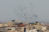 Hỏa tiễn được bắn từ Gaza về phía Israel, ở Gaza, hôm 08/10/2023. (Ảnh: Mohammed Salem/Reuters)
