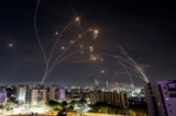Hệ thống chống phi đạn Iron Dome của Israel chặn hỏa tiễn phóng từ Dải Gaza, nhìn từ Ashkelon ở miền nam Israel, hôm 08/10/2023. (Ảnh: Amir Cohen/Reuters)