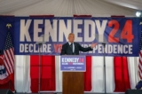 Ứng cử viên Tổng thống Robert F. Kennedy, Jr. đưa ra thông báo về chiến dịch tranh cử tại cuộc họp báo ở Philadelphia hôm 09/10/2023. (Ảnh: Jessica Kourkounis/Getty Images)
