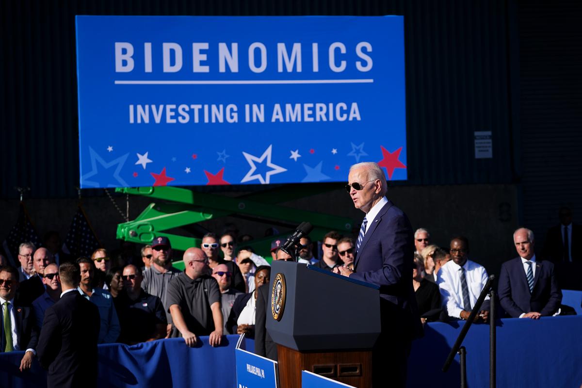 Dữ liệu mới của Fed: Trường phái kinh tế Biden làm tăng tâm lý bi quan về kinh tế ở các nhóm thiểu số khi thu nhập giảm