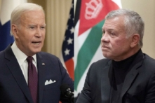 Tổng thống Hoa Kỳ Joe Biden nói trong cuộc họp báo chung với Tổng thống Phần Lan sau hội nghị thượng đỉnh các nhà lãnh đạo Hoa Kỳ-Bắc  u ở Helsinki hôm 13/07/2023. (Ảnh: Alessandro Rampazzo/AFP qua Getty Images) Vua Abdullah II của Jordan lắng nghe trong cuộc gặp với Ngoại trưởng Antony Blinken tại Bayt Al Urdon ở Amman, Jordan, vào ngày 26/05/2021. (Ảnh: Alex Brandon/Pool qua AP)