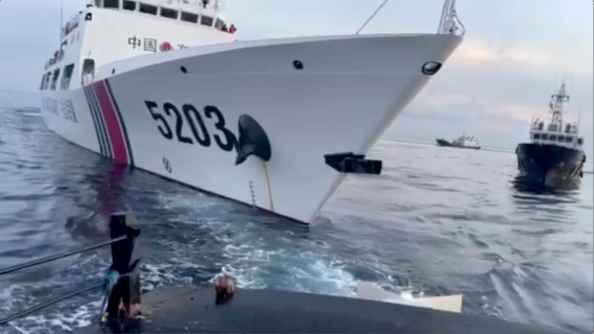 Philippines triệu tập đại sứ Trung Quốc sau vụ va chạm tàu ở Biển Đông