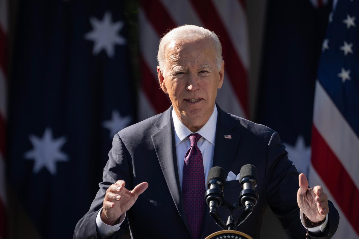 Tổng thống Joe Biden tổ chức họp báo với Thủ tướng Úc Anthony Albanese tại khu Vườn Hồng trong khuôn viên Tòa Bạch Ốc hôm 25/10/2023 ở Hoa Thịnh Đốn. (Ảnh: Drew Angerer/Getty Images)