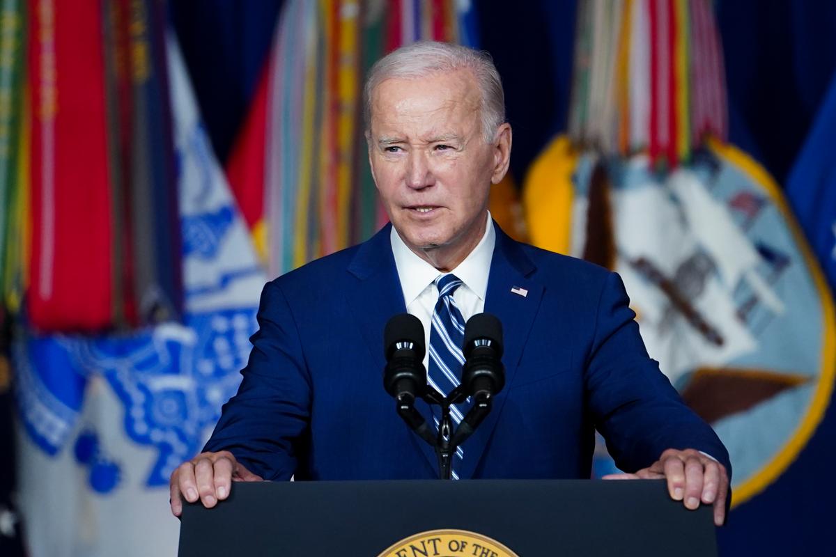 Tổng thống Joe Biden có bài diễn thuyết đánh dấu kỷ niệm một năm ngày ông ký ban hành Đạo luật Lời hứa sẽ Giải quyết các Chất độc Toàn diện (PACT) tại Trung tâm Y tế Bộ Cựu chiến binh George E. Wahlen ở thành phố Salt Lake, Utah, hôm 08/10/2023. (Ảnh: Madalina Vasiliu/The Epoch Times)